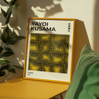 Mockup av Yayoi Kusama Optical Field affisch på vägg – köp enkelt hos Bozetto i hög kvalitet