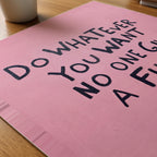 Do Whatever You Want Poster – närbild på papper