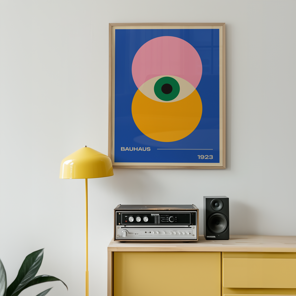 Mockup av Bauhaus Overlap affisch på vägg – köp enkelt hos Bozetto i hög kvalitet