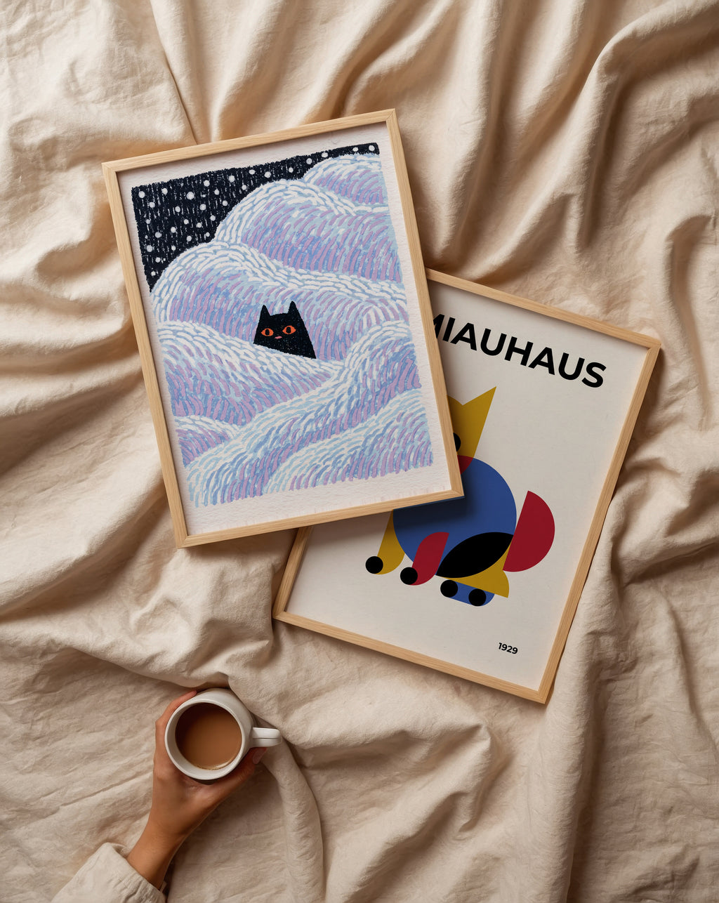 Hidden Cat Snowdrift Poster – två posters i rum 1