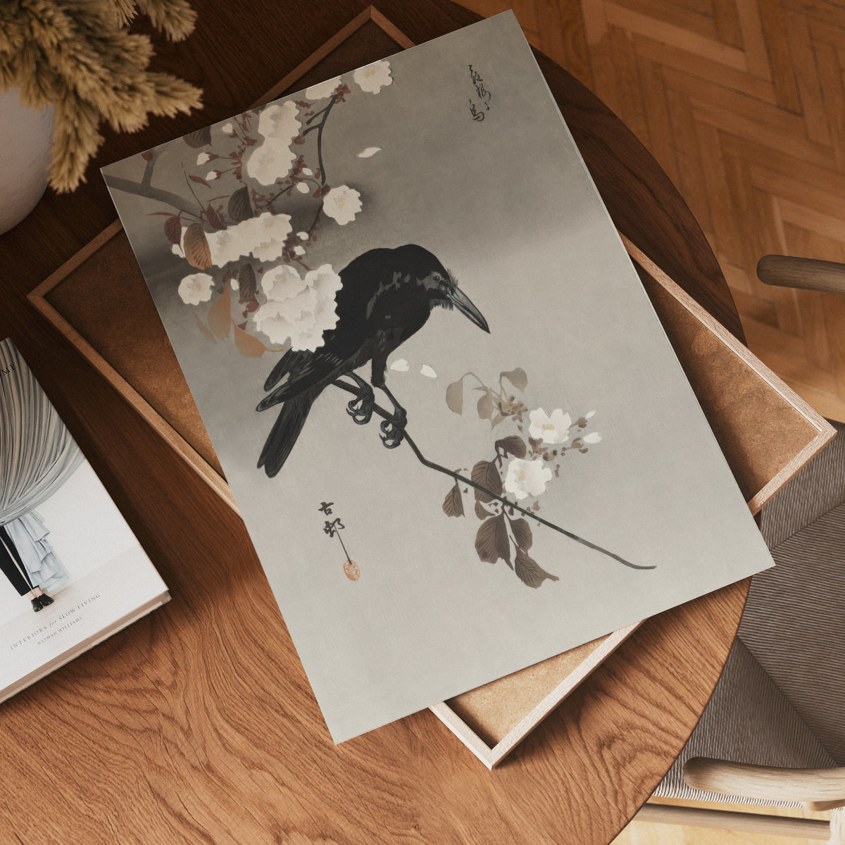 Crow and Cherry Blossom Ohara – stilfullt konsttryck från Bozetto, tryckt på matt finpapper