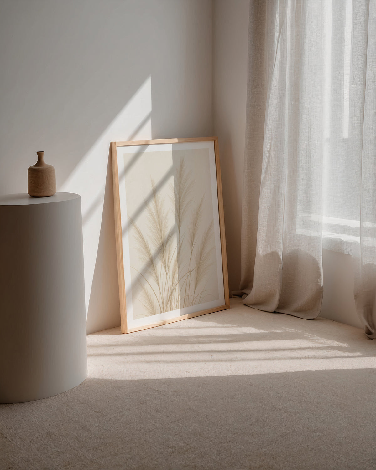 Soft Pampas Sway affisch i ljust minimalistiskt vardagsrum – köp enkelt hos Bozetto