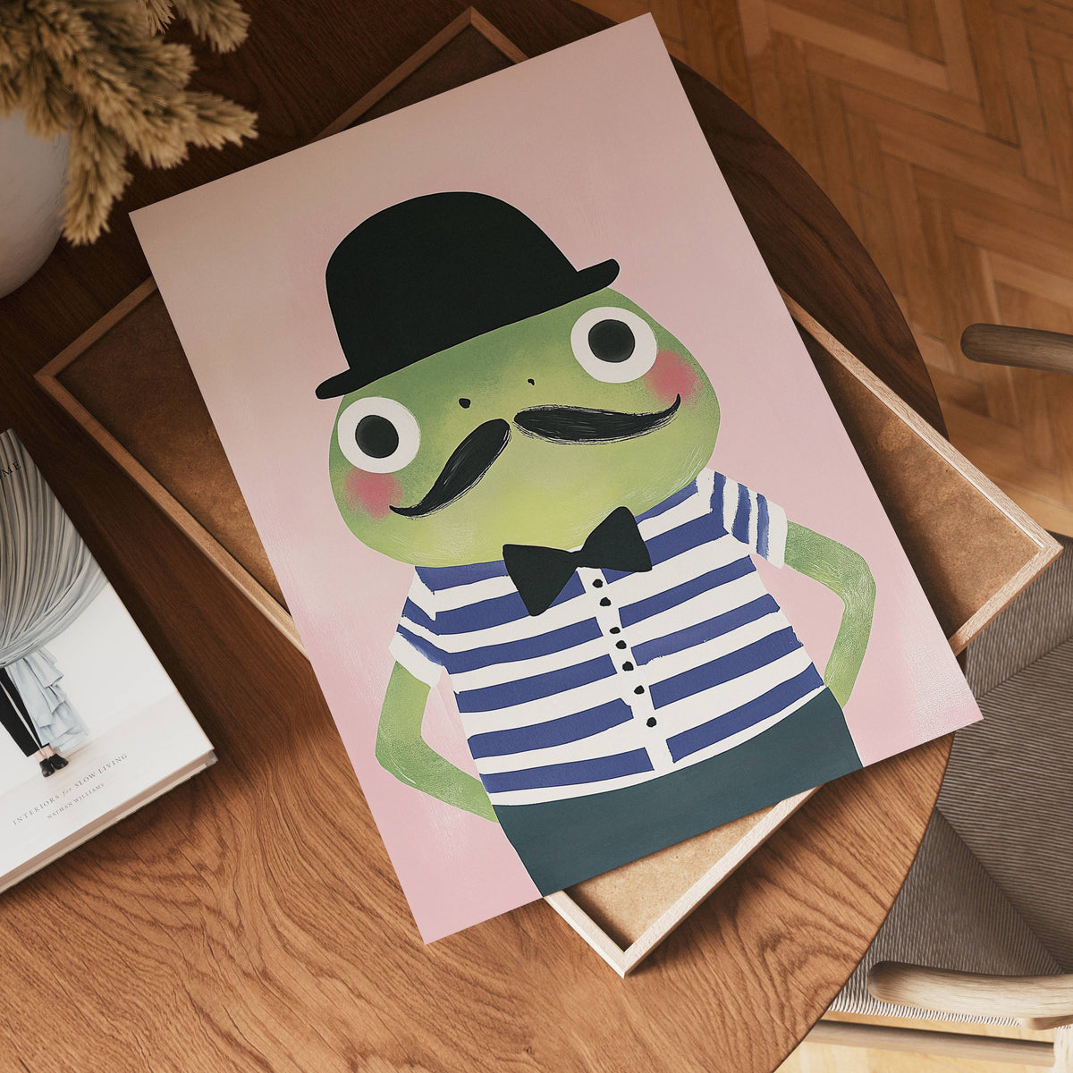 Fancy Frog konsttryck på vit bakgrund – elegant Bozetto affisch för hemmet i hög tryckkvalitet