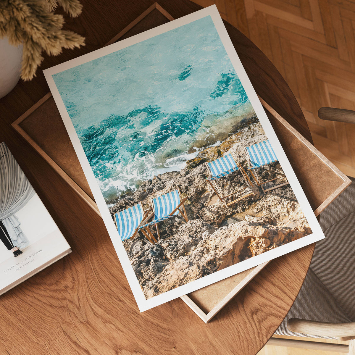 Coastal Striped Chairs poster visad rakt fram – Bozetto affisch i hög tryckkvalitet