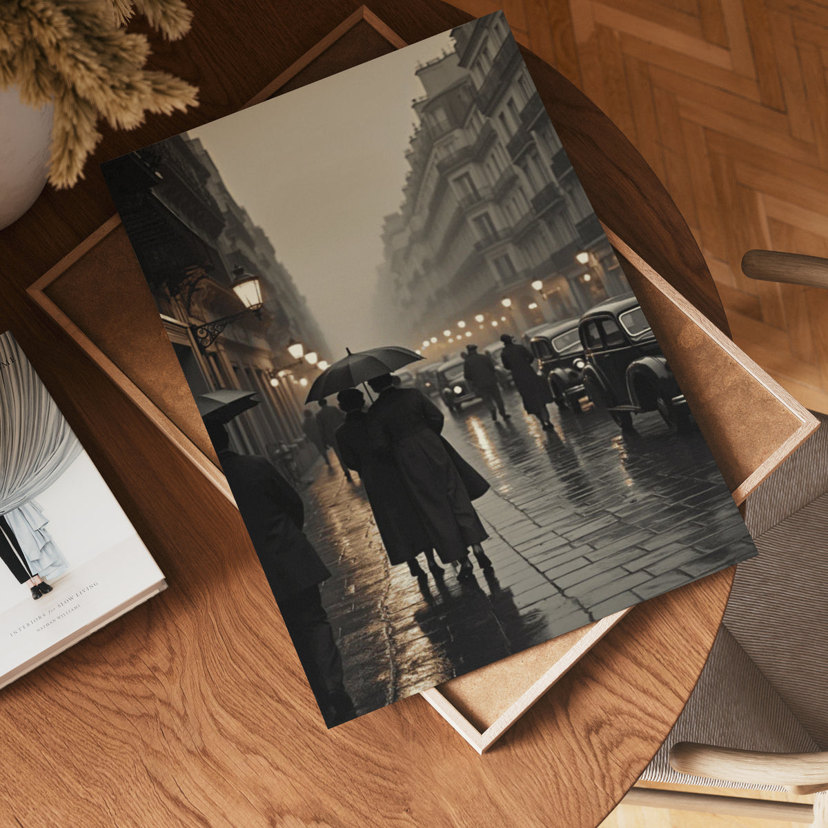 Rainy Parisian Stroll poster visad rakt fram – Bozetto affisch i hög tryckkvalitet