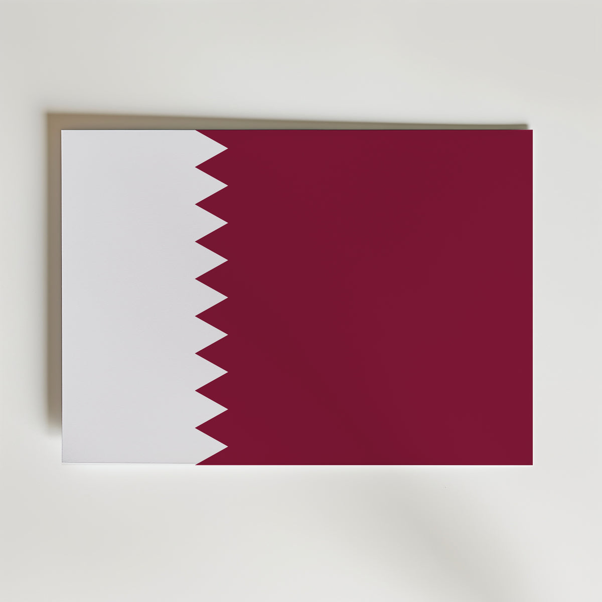 Qatar National Flag Poster – modern konst och stilren konsttryck för hemmet hos Bozetto