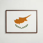 Cyprus National Flag Poster i valnötsram – varm konstaffisch för hemmet från Bozetto