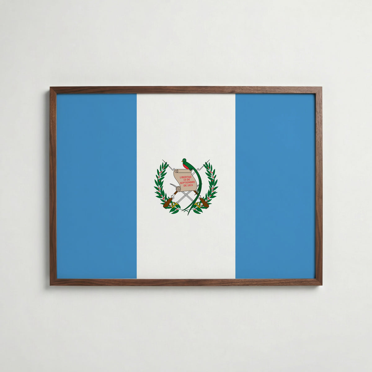 Guatemala National Flag Poster i valnötsram – varm konstaffisch för hemmet från Bozetto