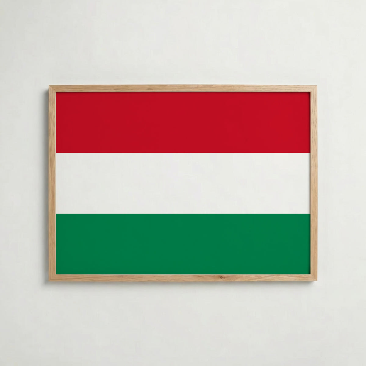 Hungary National Flag Poster i ekram – inramad konsttryck för stilren inredning hos Bozetto