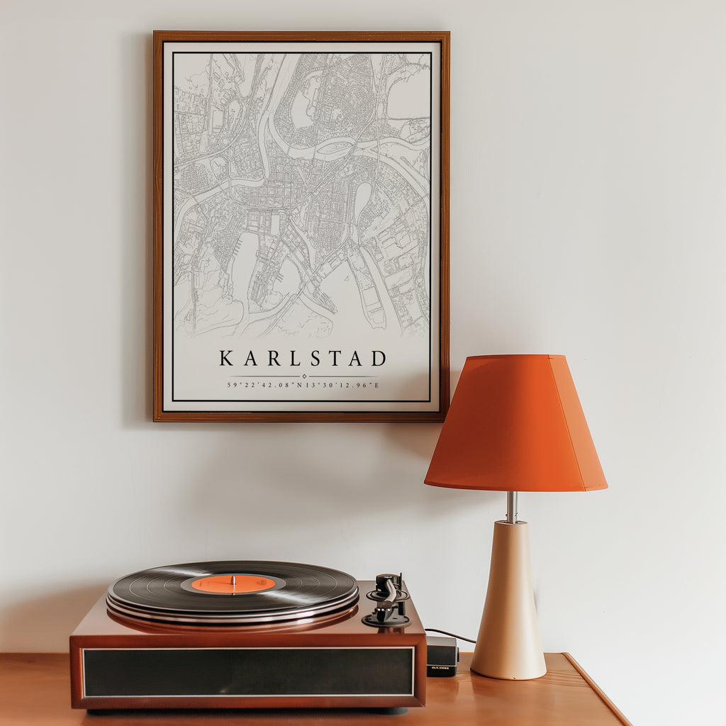 Karlstad Karta affisch i ljust minimalistiskt vardagsrum – köp enkelt hos Bozetto
