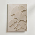 Ginkgo Relief affisch inramad i neutral ram – se hur konsttrycket ser ut, Bozetto