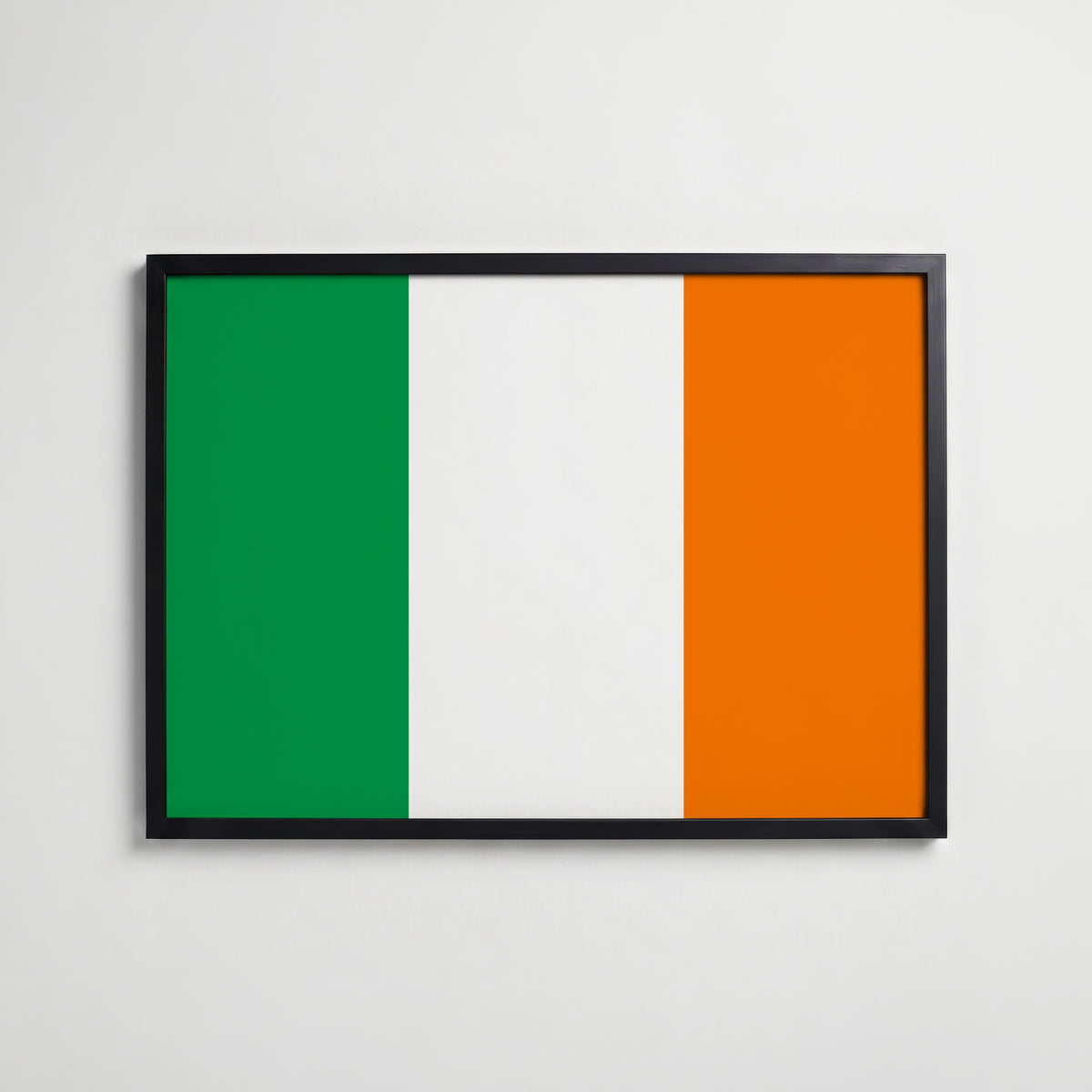 Ireland National Flag Poster i svart ram – stilren konsttryck som väggdekor från Bozetto