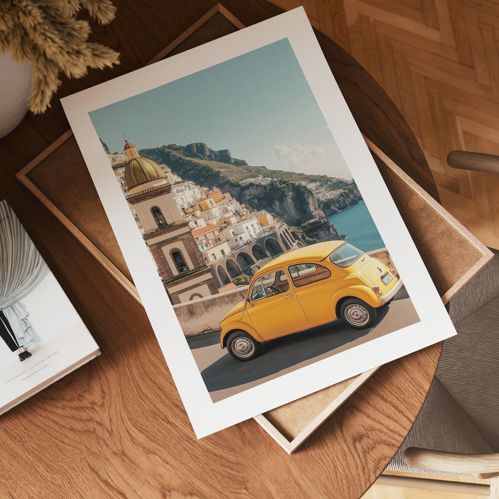 Amalfi Coast Car Poster – modern konst och stilren konsttryck för hemmet hos Bozetto