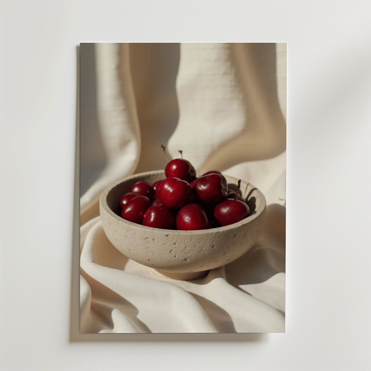Ceramic Cherry – stilfullt konsttryck från Bozetto, tryckt på matt finpapper i hög tryckkvalitet