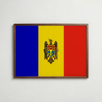 Moldova National Flag Poster i valnötsram – varm konstaffisch för hemmet från Bozetto