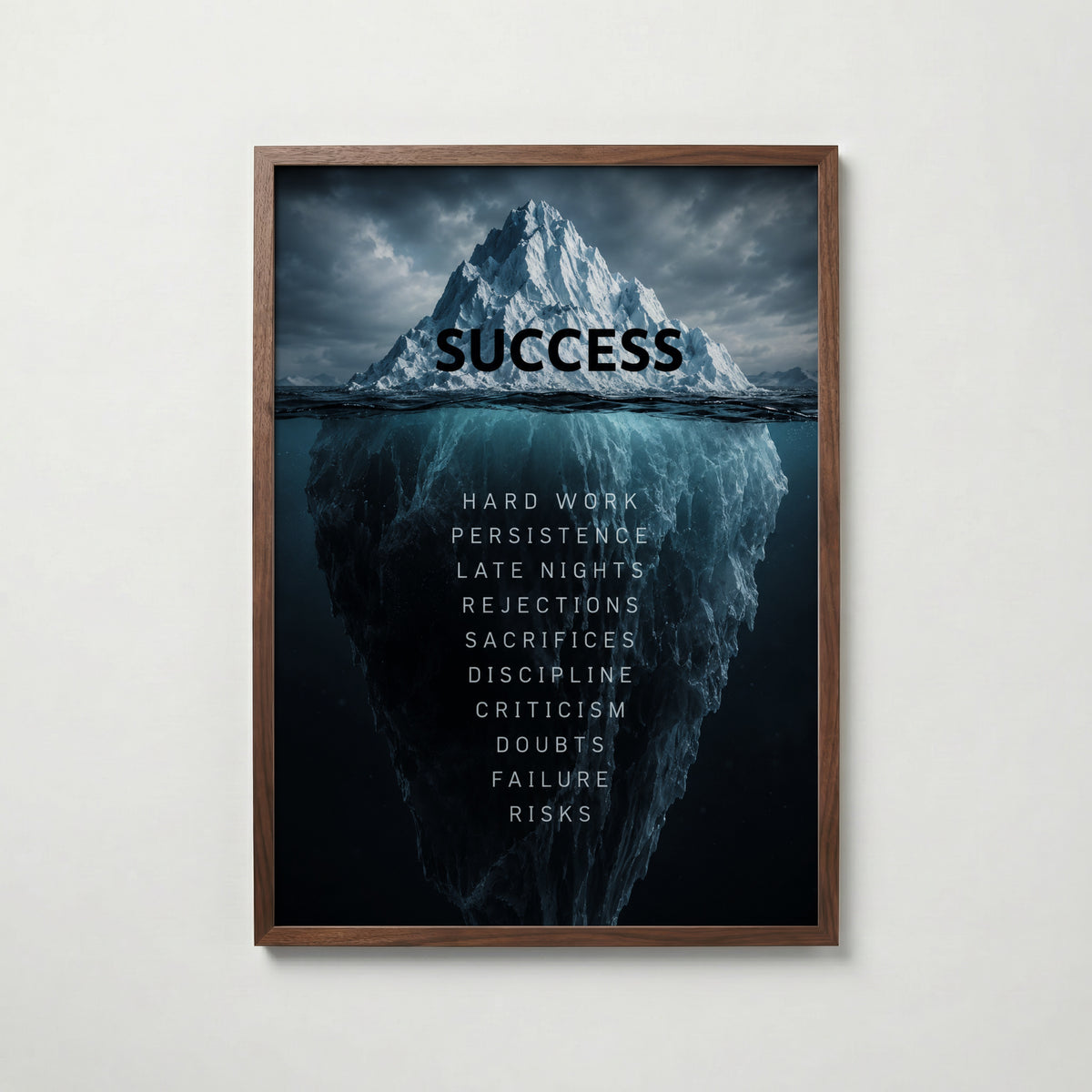 Hidden Iceberg i valnötsram med mörkt trä – köp enkelt hos Bozetto i hög kvalitet