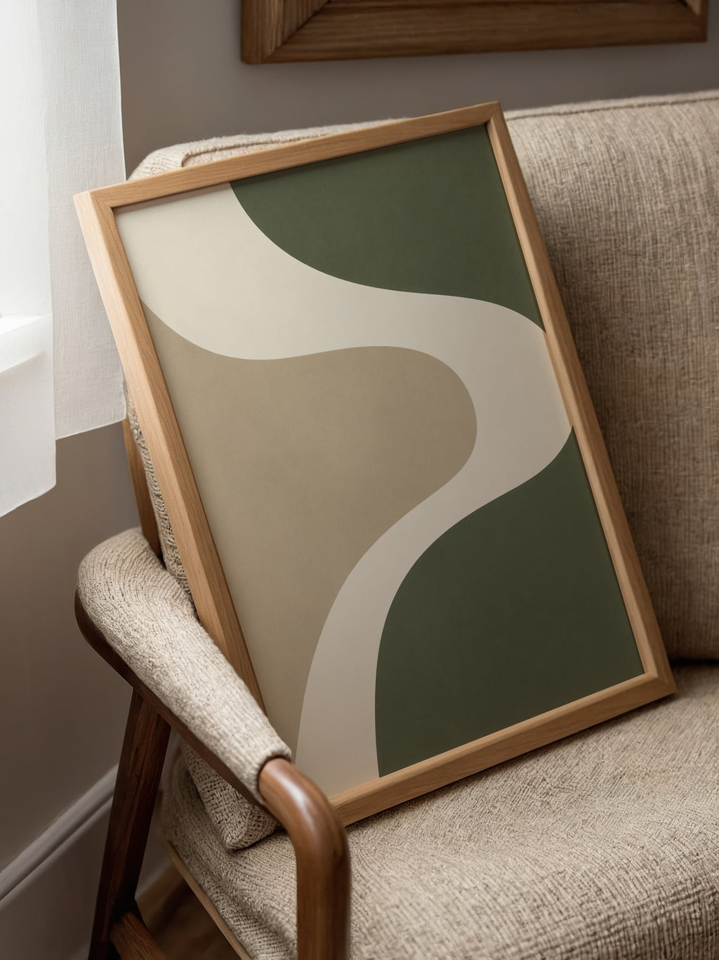 Driftwood Curve affisch i ljust minimalistiskt vardagsrum – köp enkelt hos Bozetto