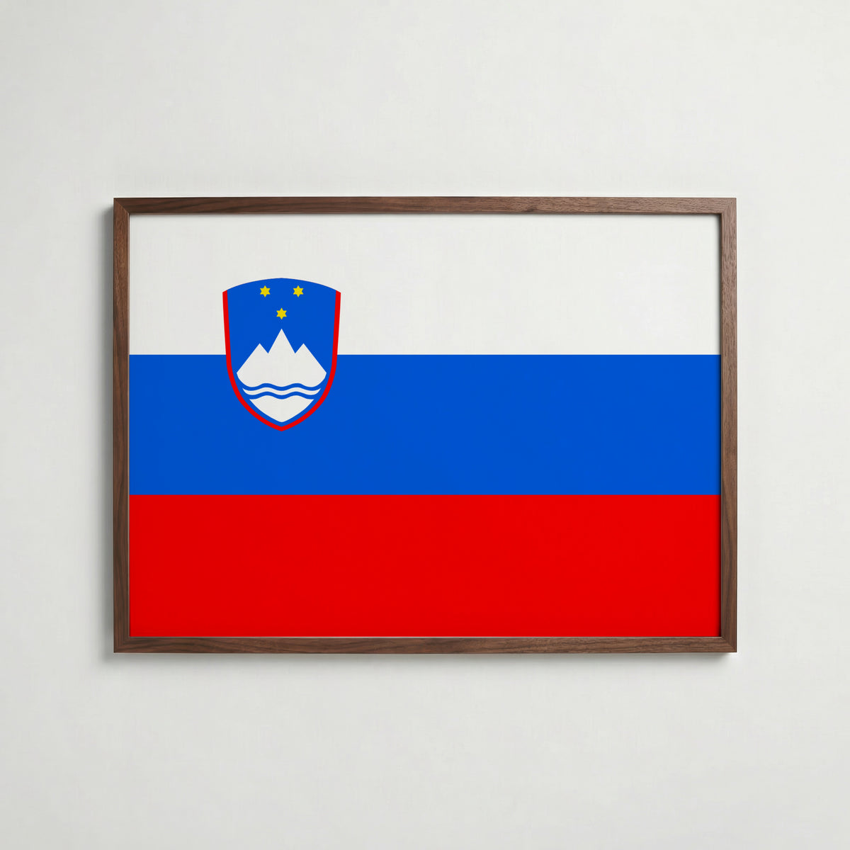 Slovenia National Flag Poster i valnötsram – varm konstaffisch för hemmet från Bozetto