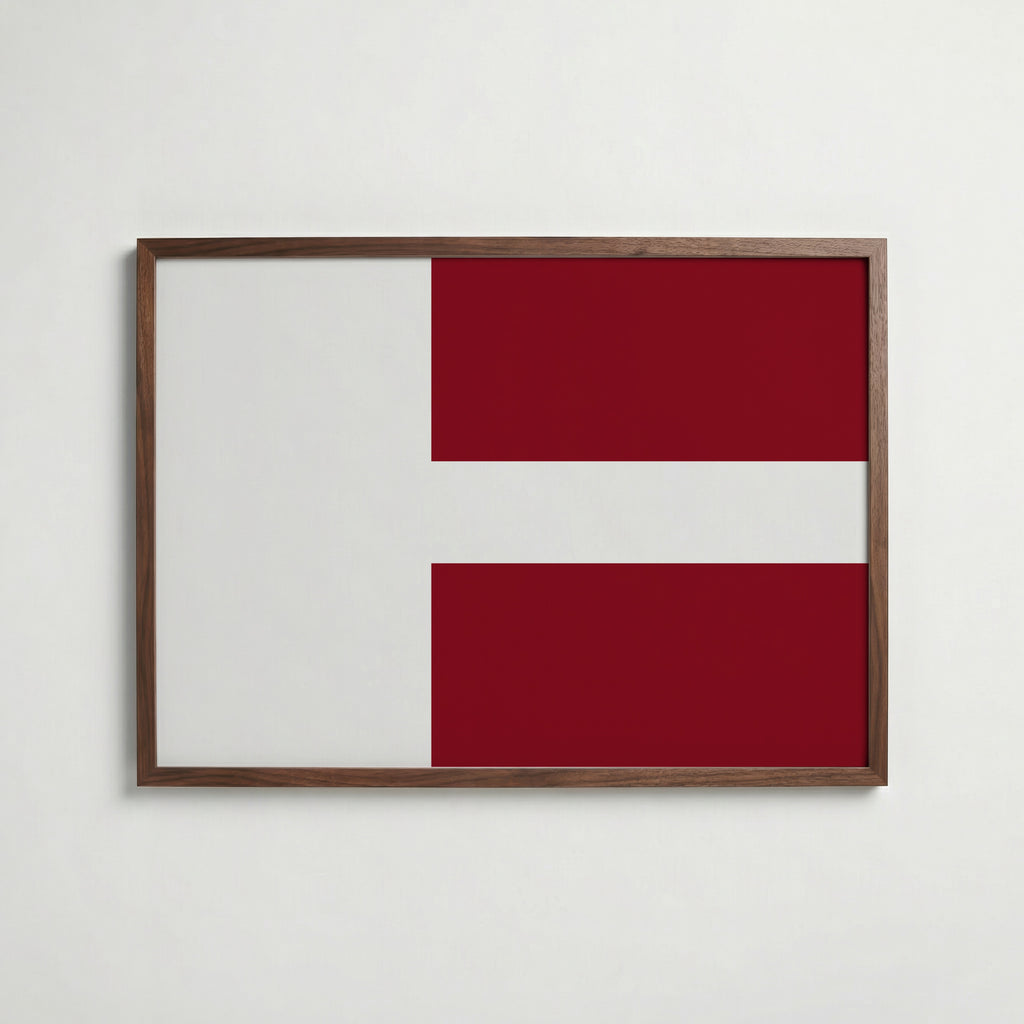 Latvia National Flag Poster i valnötsram – varm konstaffisch för hemmet från Bozetto