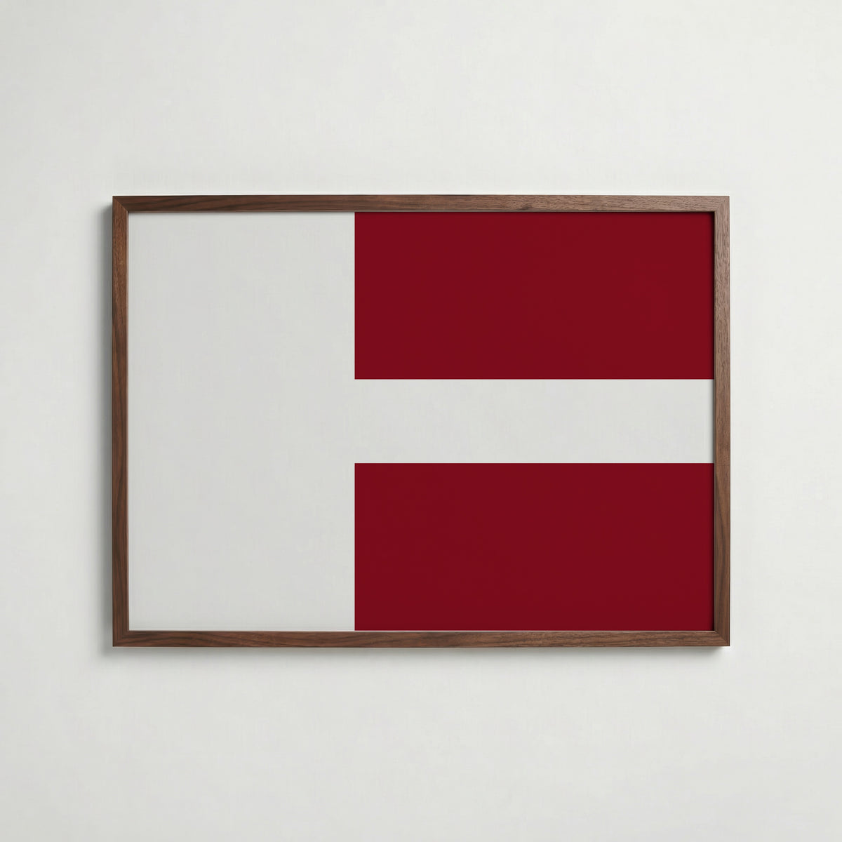 Latvia National Flag Poster i valnötsram – varm konstaffisch för hemmet från Bozetto