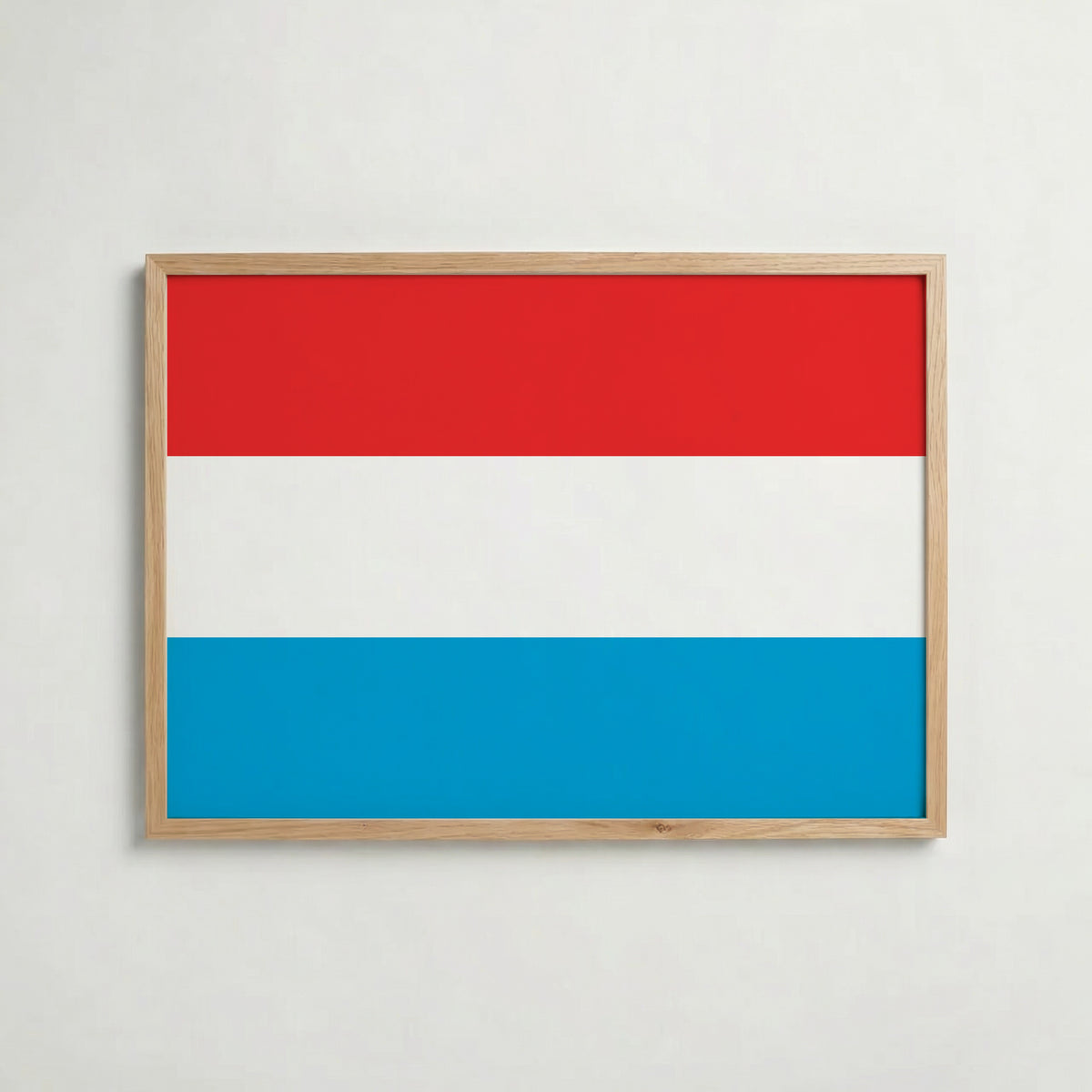 Luxembourg National Flag Poster i ekram – inramad konsttryck för stilren inredning hos Bozetto