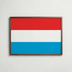 Luxembourg National Flag Poster i valnötsram – varm konstaffisch för hemmet från Bozetto