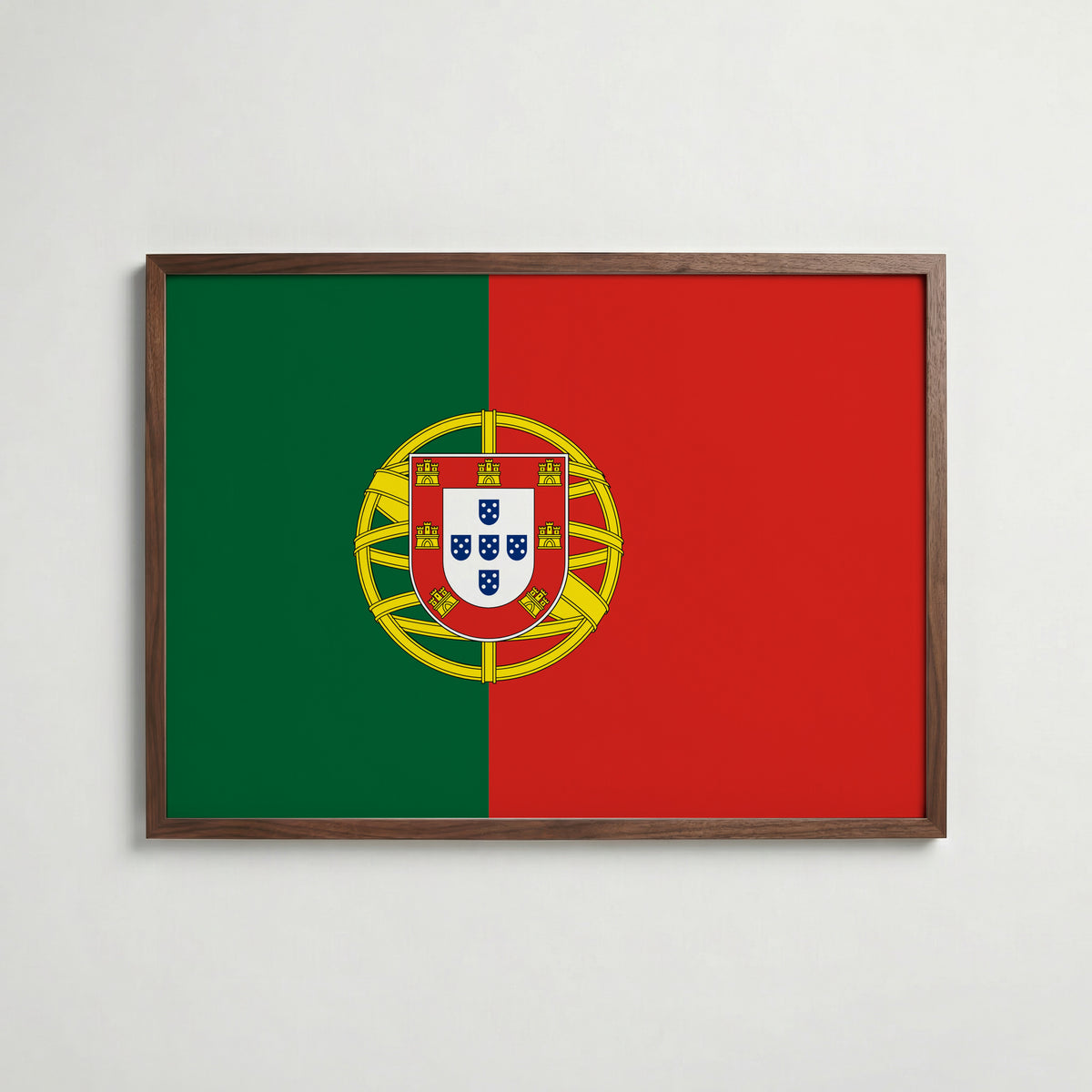 Portugal National Flag Poster i valnötsram – varm konstaffisch för hemmet från Bozetto