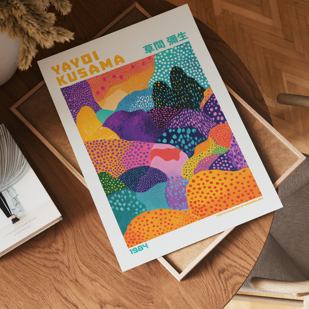 Väggmockup med Yayoi Kusama Infinite – köp enkelt hos Bozetto affisch i hög kvalitet