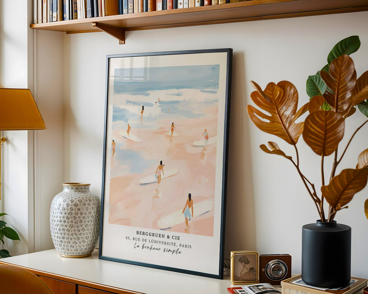 Mockup av Endless Summer Paris affisch på vägg – köp enkelt hos Bozetto i hög kvalitet