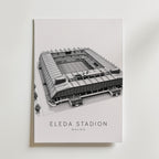 Eleda Stadion affisch inramad i neutral ram – se hur konsttrycket ser ut, Bozetto