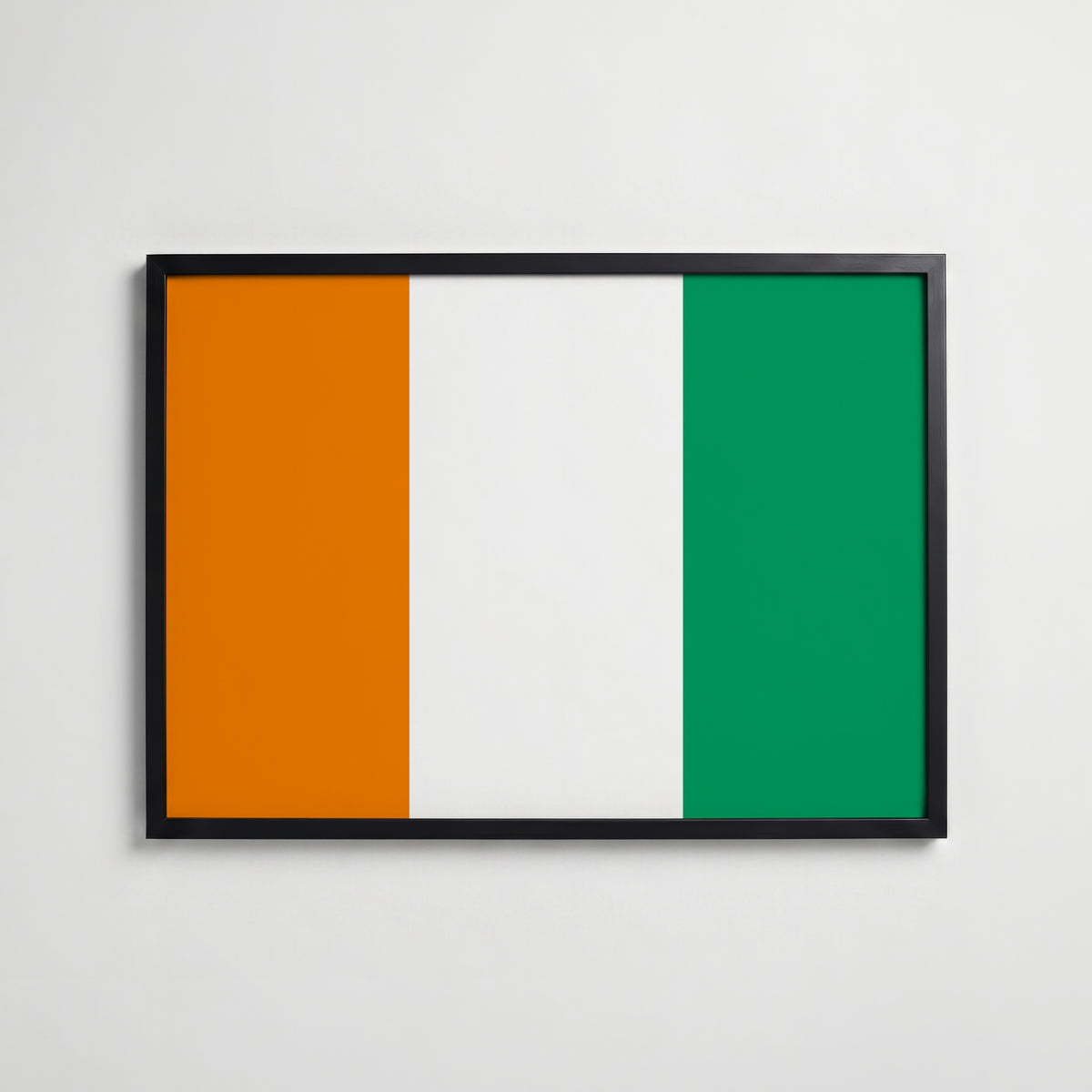 Ivory Coast National Flag Poster i svart ram – stilren konsttryck som väggdekor från Bozetto