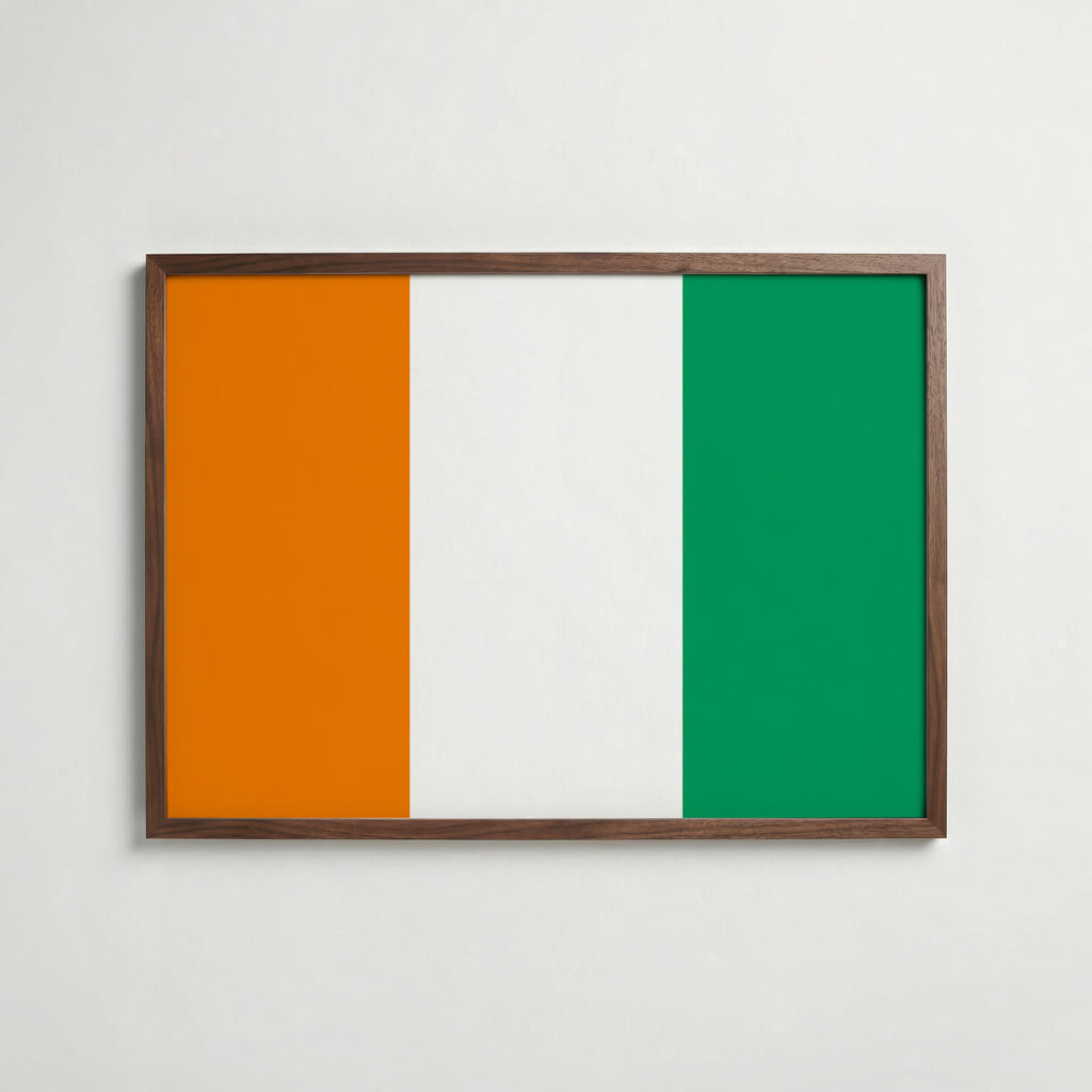 Ivory Coast National Flag Poster i valnötsram – varm konstaffisch för hemmet från Bozetto