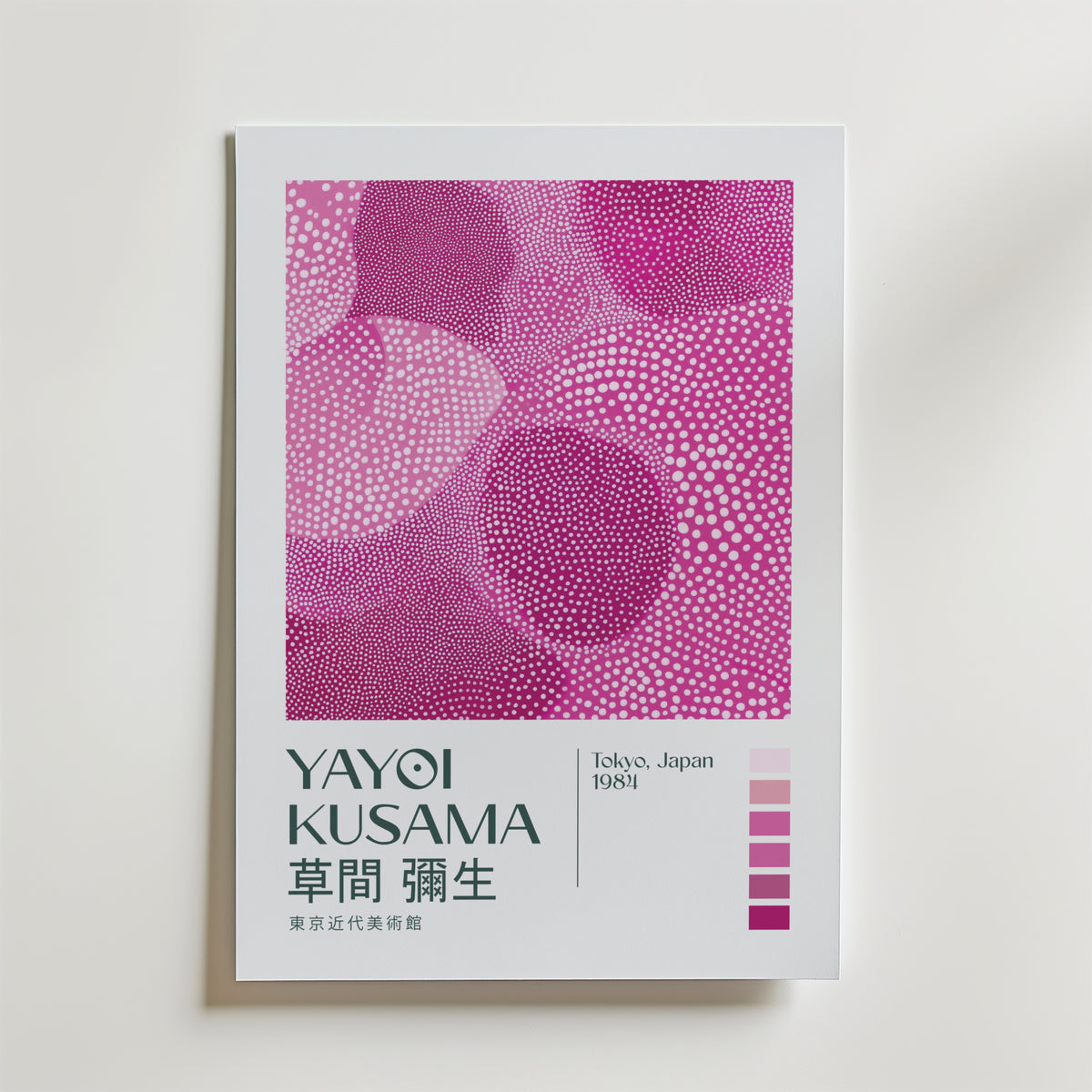 Mockup av Yayoi Kusama Infinite Pink affisch på vägg – köp enkelt hos Bozetto i hög kvalitet