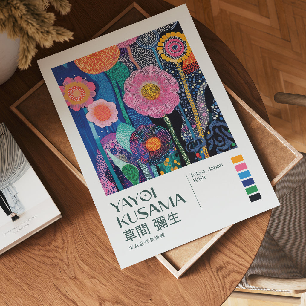 Mockup för Yayoi Kusama Blooming Infinity – se hur affischen ser ut på väggen, Bozetto