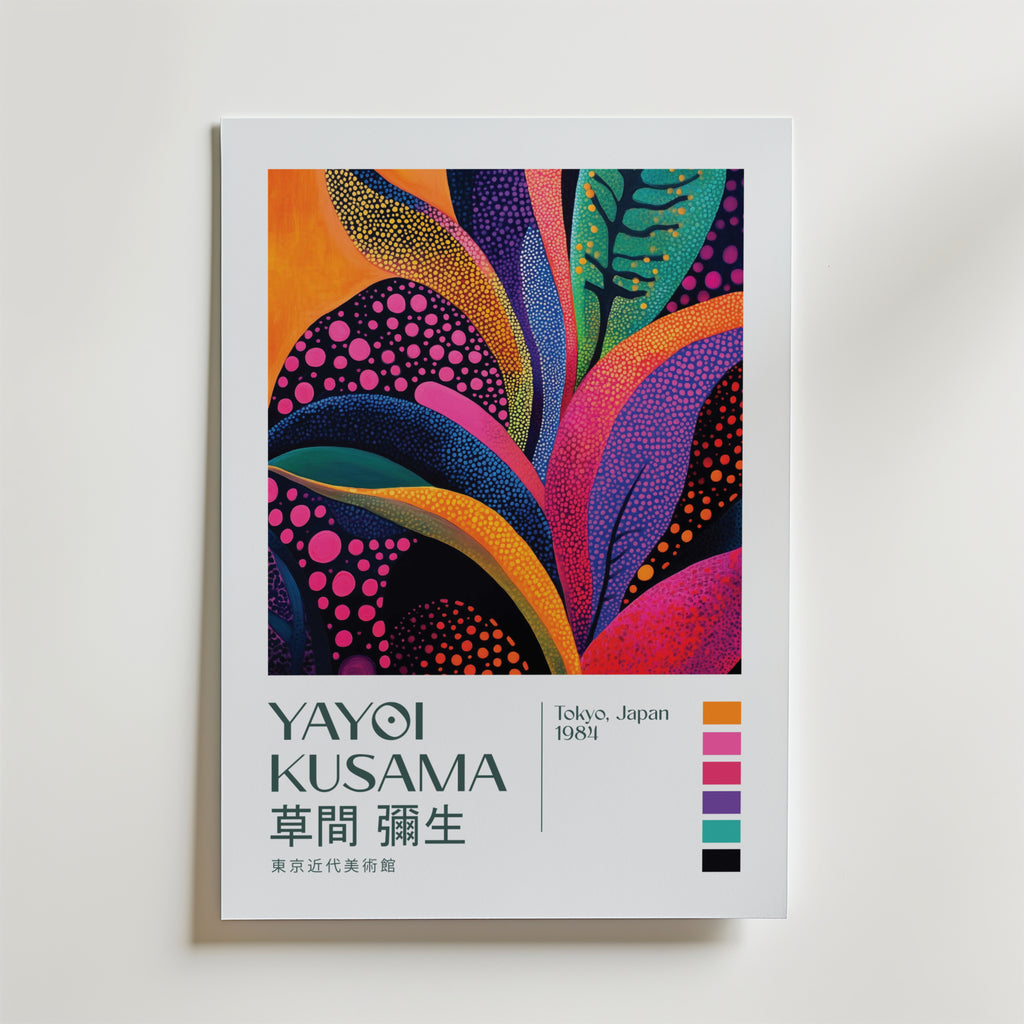 Mockup av Yayoi Kusama Radiant Bloom affisch på vägg – köp enkelt hos Bozetto i hög kvalitet
