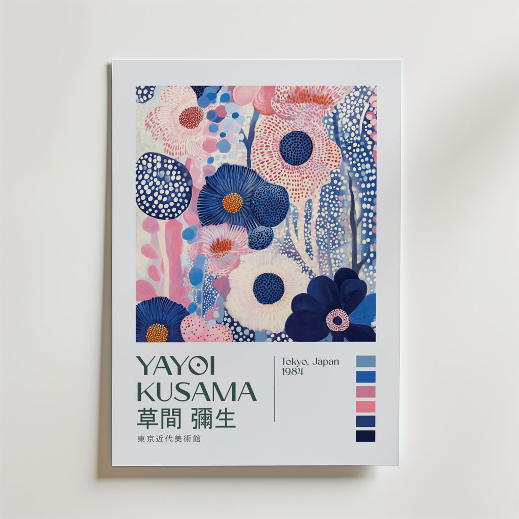 Mockup av Yayoi Kusama Midnight affisch på vägg – köp enkelt hos Bozetto i hög kvalitet