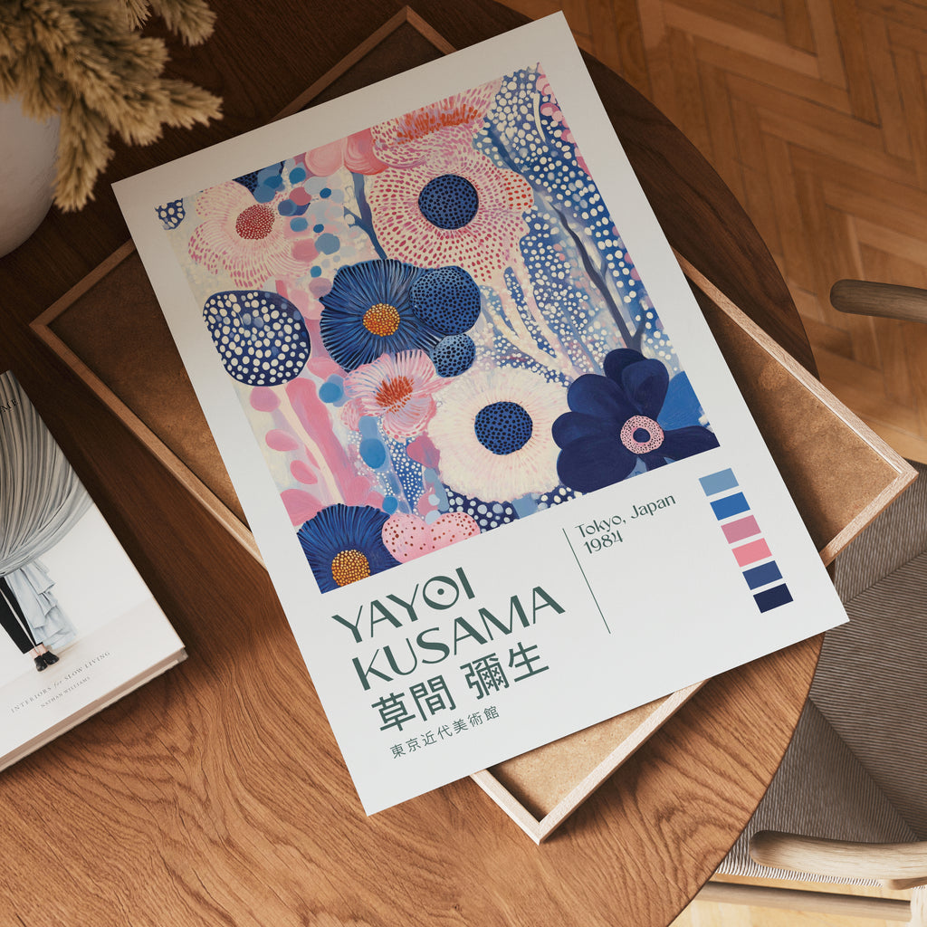 Mockup för Yayoi Kusama Midnight Blossom – se hur affischen ser ut på väggen, Bozetto