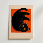 Curled Black Cat – stilfullt konsttryck från Bozetto, tryckt på matt finpapper i hög tryckkvalitet
