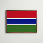Gambia National Flag Poster i valnötsram – varm konstaffisch för hemmet från Bozetto