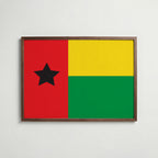 Guinea-Bissau National Flag Poster i valnötsram – varm konstaffisch för hemmet från Bozetto