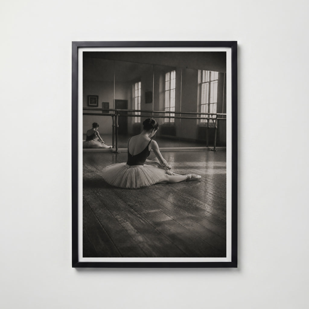 Ballerina at the Mirror affisch i modern svart ram – stark kontrast och stil, Bozetto