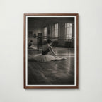 Ballerina at the Mirror affisch i valnötsram – mörkbrun inramning med lyxig känsla, Bozetto
