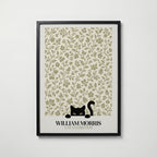Cat in the Bramble William Morris Poster – svart katt bland William Morris björnbärsmönster i salviagrön