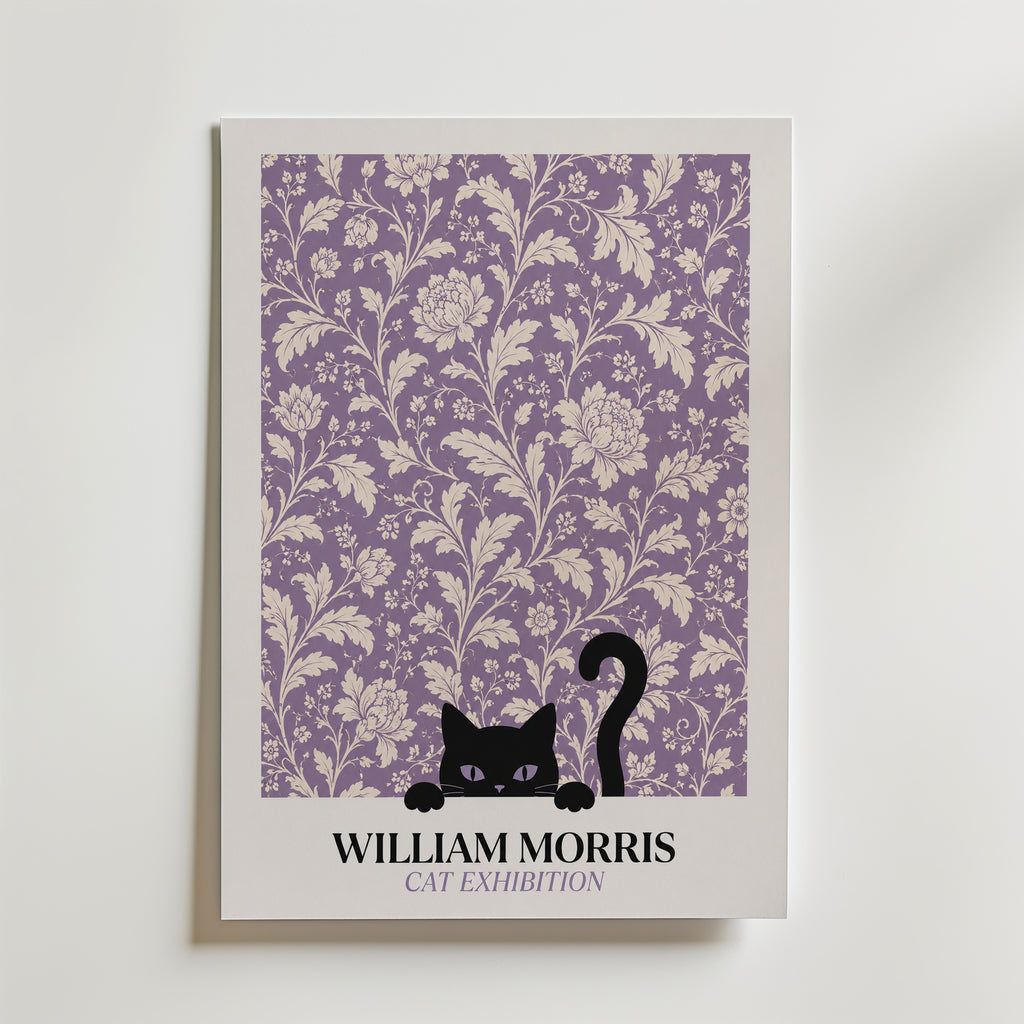Cat in the Peony William Morris Poster – svart katt bland William Morris pionmönster i lavendelton