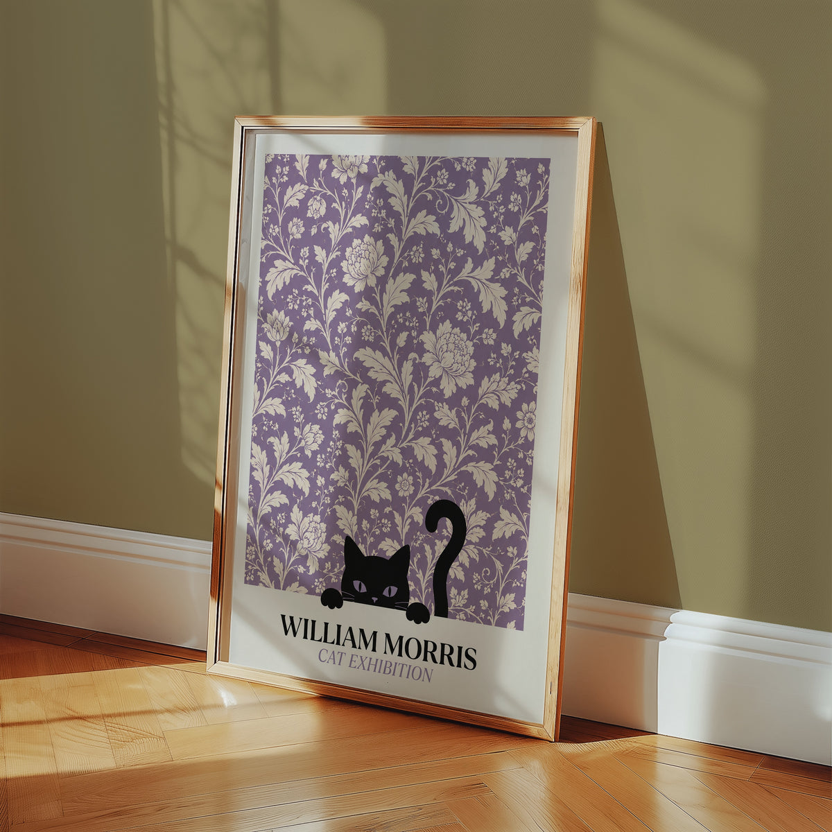 Cat in the Peony William Morris Poster – svart katt bland William Morris pionmönster i lavendelton