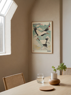 Mockup av Hokkaido Cranes affisch på vägg – köp enkelt hos Bozetto i hög kvalitet