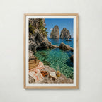 Marco Ricci Faraglioni Capri Poster – de ikoniska klippformationerna Faraglioni utanför Capris kust