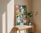 Mockup av Faces in Bloom affisch på vägg – köp enkelt hos Bozetto i hög kvalitet