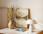 Mockup av Silent Reflections affisch på vägg – köp enkelt hos Bozetto i hög kvalitet