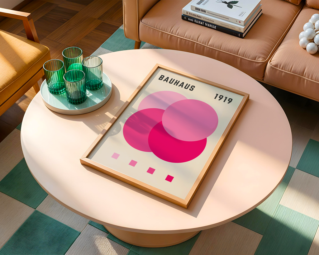 Mockup av Bauhaus Rosa Komposition affisch på vägg – köp enkelt hos Bozetto i hög kvalitet